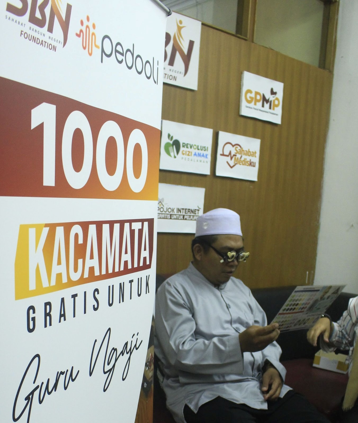 Pahala Jariyah Mulai Dialirkan dengan Deras dalam Program 1000 Kacamata Gratis untuk Guru Ngaji